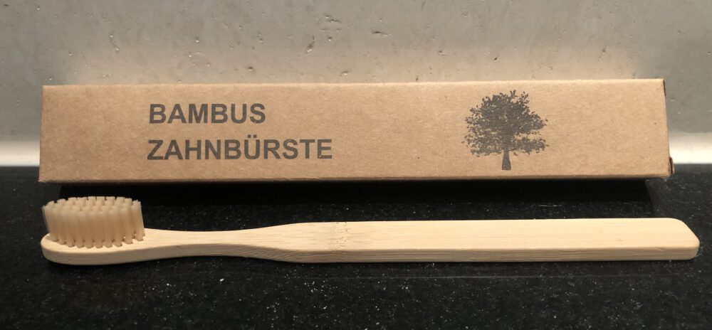 Lebenskraftpur Bambuszahnbürste mit Verpackung