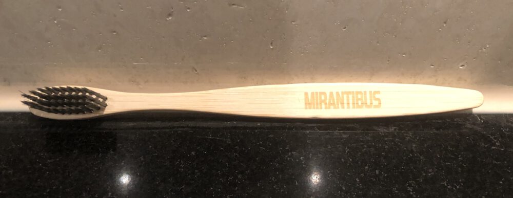 Mirantibus Bambus Zahnbürste mit Aktivkohle
