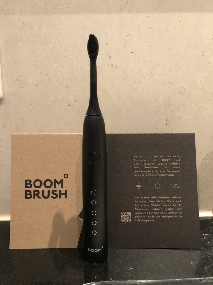 Zahnheld elektrische Zahnbürste - Verpackung Boombrush Schallzahnbürste im ersten Eindruck