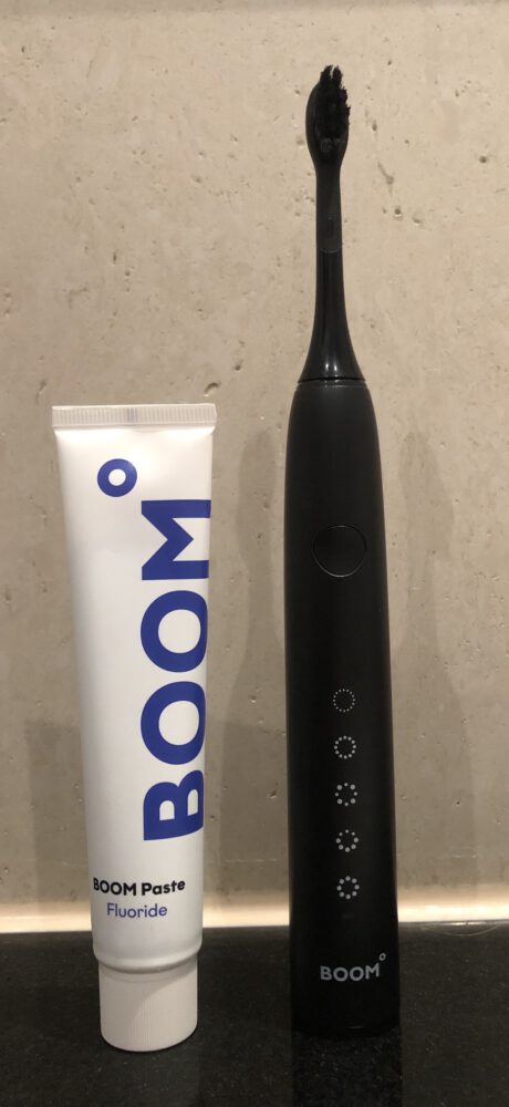 Zahnheld Zahnpasta Classic und B12 Boombrush Schallzahnbürste mit Boom Paste
