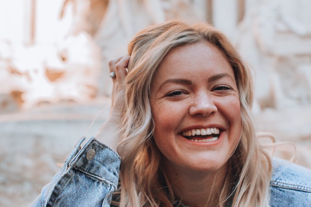 Strahlendes Lächeln durch das richtige Verhalten nach dem Bleaching