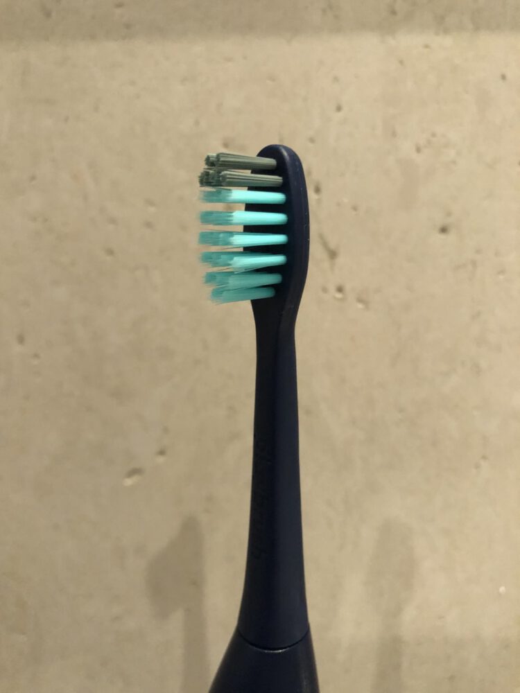Playbrush Smart One elektrische Zahnbürste- Bürstenkopf schräg