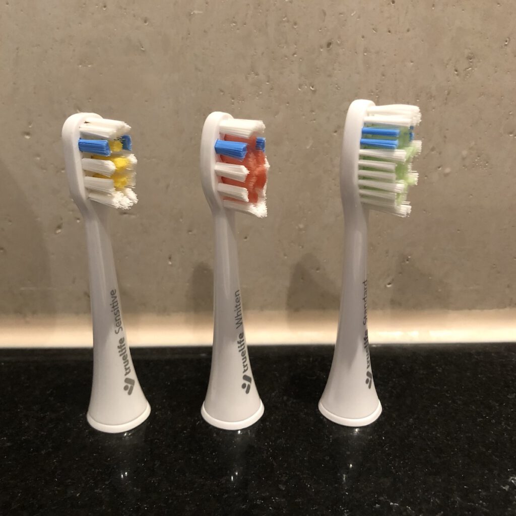 Truelife Sonicbrush UV - Schallzahnbürste Bürstenkopf schräg