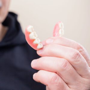 Haftgel für Zahnprothesen